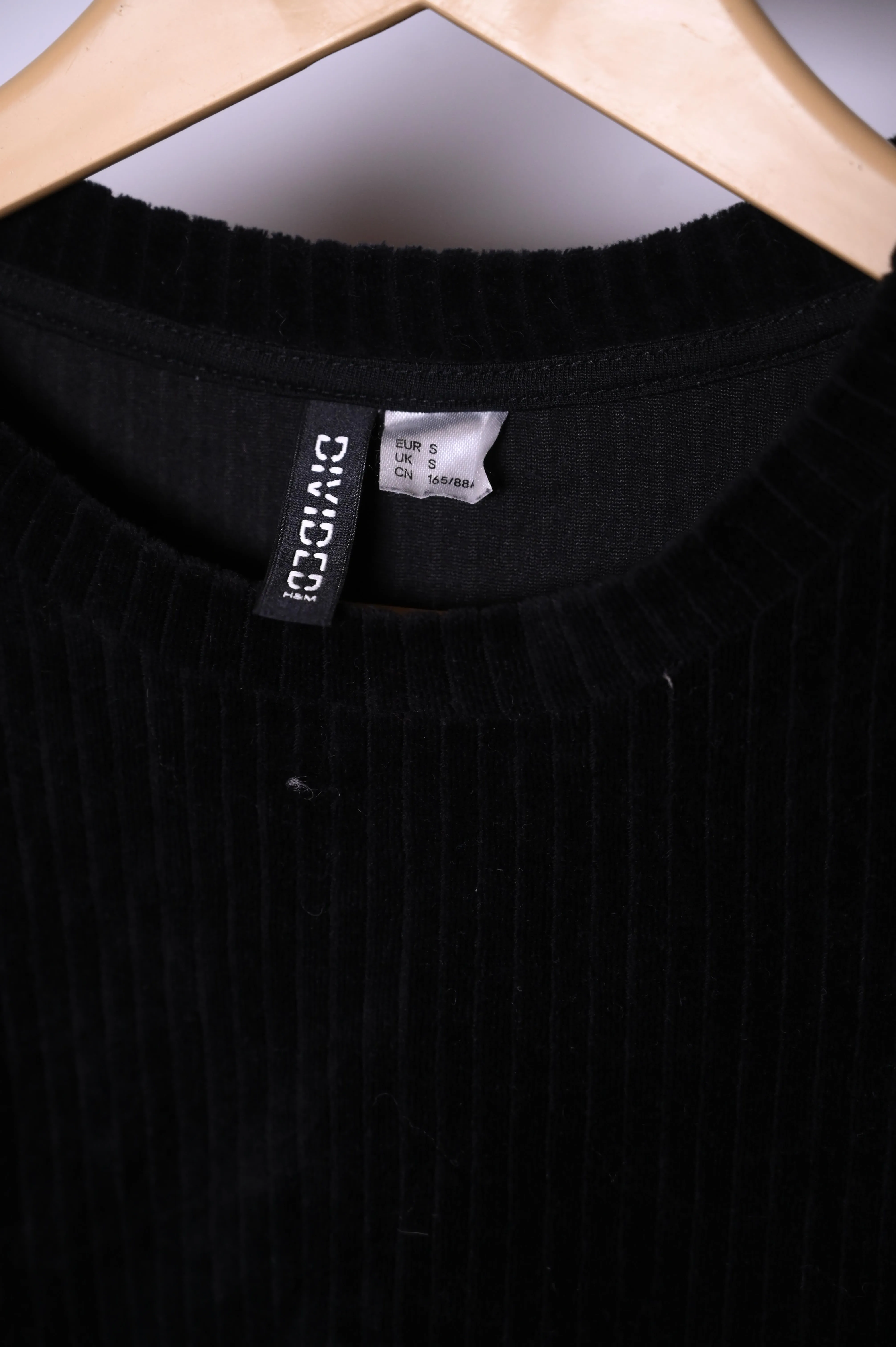 H&M Black Sweatshirt - Small