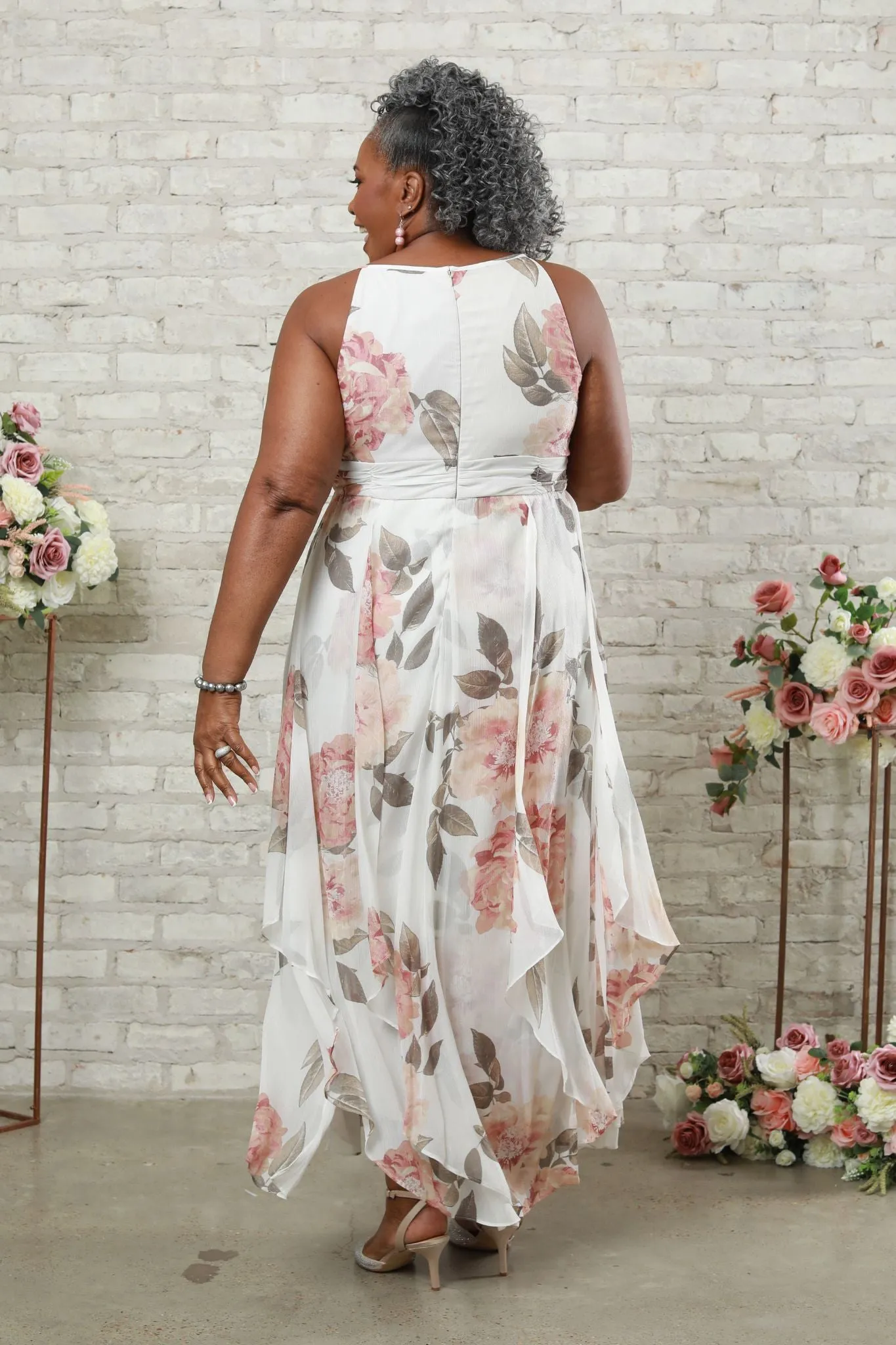 Plus Size Halter Neck Floral Dress with Keyhole Detail